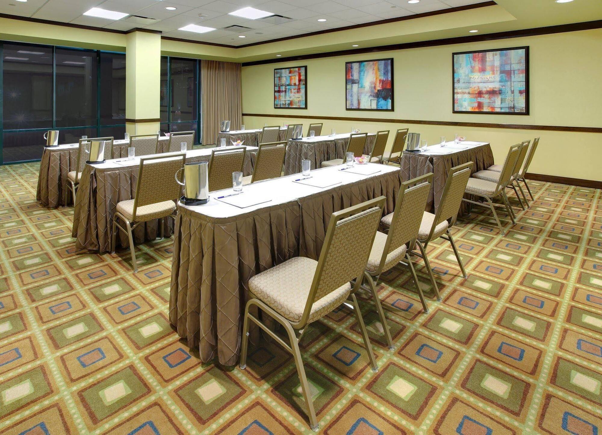 Express & Worth Downtown By Ihg 3*